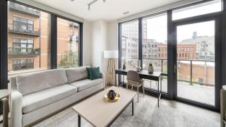 Landing Modern 2BD Rooftop Lounge Gym - 9