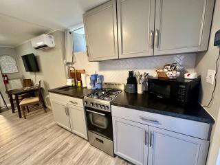 Downtown Eureka, 1 Queen bed, full kitchen, free parking - 8