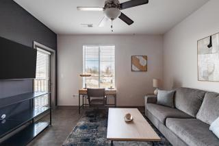 Landing Stylish 2BD Courtyard - 8