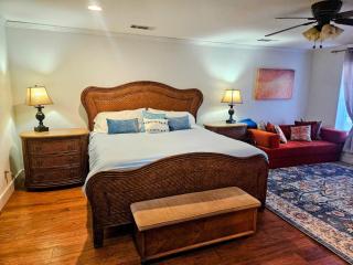 Grand Heritage Home: Steps from Lake Carlsbad - 2