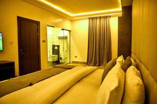 Lunar Signature Hotel & Suites - 4