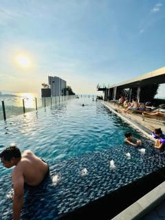 Central Pattaya, Best Location With Infinity Pool - 2