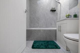 Stunning 3 bed Central Windsor Home with Free Parking - 4