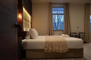 Afan Valley Aparthotel - Room 5 with Kitchenette & Fast Wi-Fi and Contractors Welcome - 6