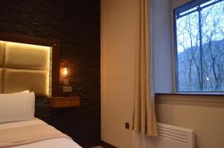 Afan Valley Aparthotel - Room 5 with Kitchenette & Fast Wi-Fi and Contractors Welcome - 1