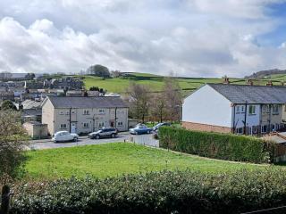 Wuther Heights Retreat - Ground Floor Apartment With Parking - 1