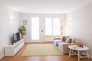 Domus Solferino - Private Parking near Airport & City Center - 0