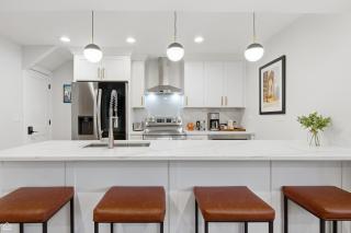 Newly Renovated 3BR 2BA in Heart of Andersonville condo - 8