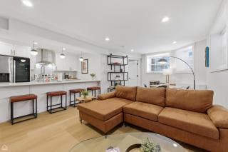 Newly Renovated 3BR 2BA in Heart of Andersonville condo - 0