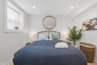 Newly Renovated 3BR 2BA in Heart of Andersonville condo - 7