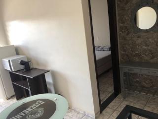 Quarto Queen com Ar, Bairro Nobre, Copa, mais Banheiro - 1