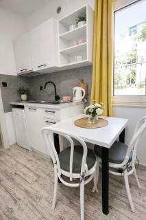 Villa Dalmacija Modern Apartments 1-Minute Walk to Beach - 7