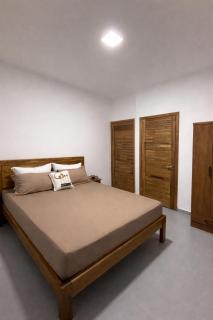 Pearl Heights Getaway Infinity Pool, Gym, Walk to the Beach - 1