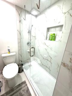 Cozy Two Bedroom Suite in NW Calgary Near Banff and Calgary Airport - 3