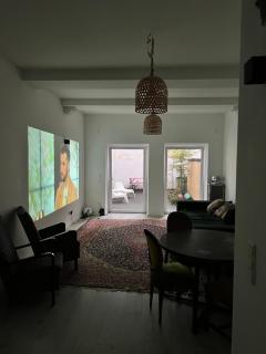 Stylisch Wohnen mit Innenhof in der Südstadt - 4