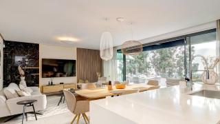 Luxury Penthouse with panoramic Sea & Mountain Views - 4