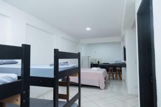 Estúdio espaçoso com sacada e cama king no centro - 4