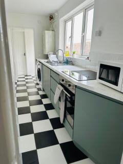 Petal House, Gloucester - Large, Spacious and charming - 3