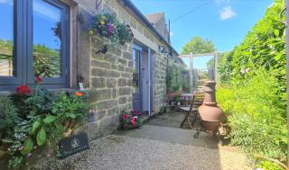 The Forge - Romantic Peak District Cottage for Two with Wood Burner - 8
