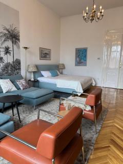 The Stage Door Apartment - 6