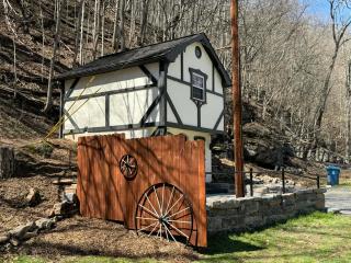 The Renovated Smokehouse at Seneca Rocks - 3