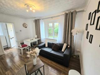 3-Bedroom Home next to Southmead Hospital - 7