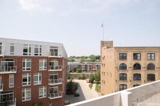 The Brady Corner Suite - Near Fiserv with Balcony - Sleeps 4 - 5