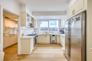 StayAU Pet-Friendly 4BR Retreat in Balwyn North - 1