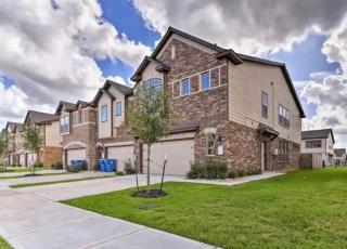 Rainflower Springs Ln - Rosenberg - 1