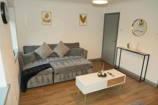 Apartment-Free Parking-In Mailbox Bham! - 4