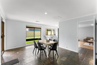 Inviting 5 Bedroom Home -Warm, Cosy & Spacious - 7