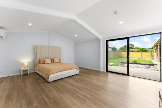 Inviting 5 Bedroom Home -Warm, Cosy & Spacious - Smithfield - 8