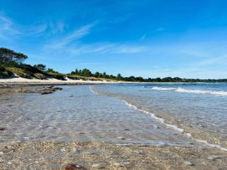 Home with Chromecast near Beach - 1