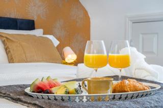 3-Bedrm, Parking, Soccer Table, Sleeps 7 - 2