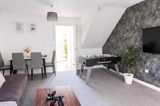 3-Bedrm, Parking, Soccer Table, Sleeps 7 - 8