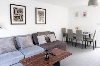 3-Bedrm, Parking, Soccer Table, Sleeps 7 - 7