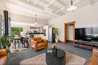 3 Bedroom Villa in Kensington - 0