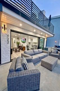Gorgeous Modern Oasis with Huge Front Patio home - 8