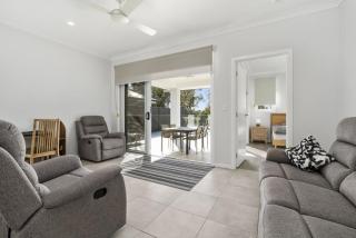 Fishers' Tee Time Home - 6