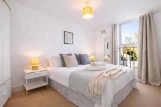 Bright & Cozy Hammersmith Flat with Terrace - London - 3