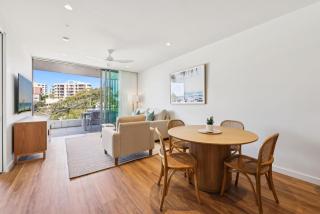 Miles at Kirra Point 604 - 4