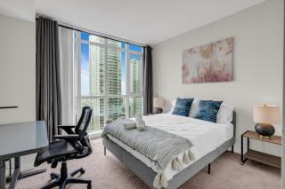 Elegant Toronto Skyline Suites With LakeView and Self Check-in - 4