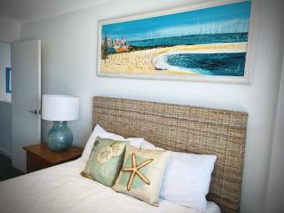 Spacious 2-Bed Townhouse Near Torquay Beach - 3