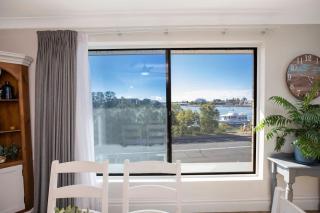 BJ Mick's Lakefront Apartment - 6