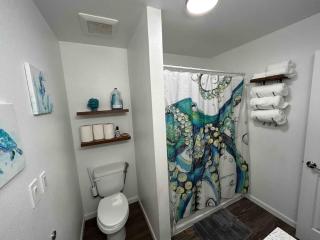 Modern Spacious 5bd King Bed Deck Near Airport - 9