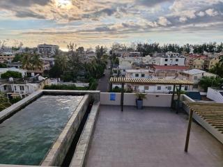 Pearl Heights Getaway Infinity Pool, Gym, Walk to the Beach - 6