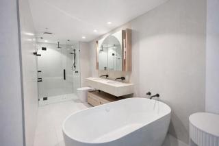 Cloud Nine Stay | Designer Views on Level 61 - 4