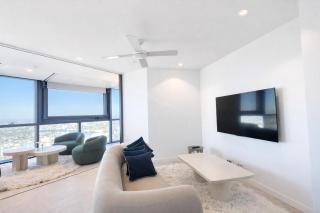 Cloud Nine Stay | Designer Views on Level 61 - 3