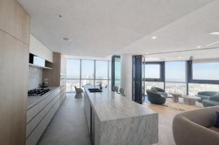 Cloud Nine Stay | Designer Views on Level 61 - 5