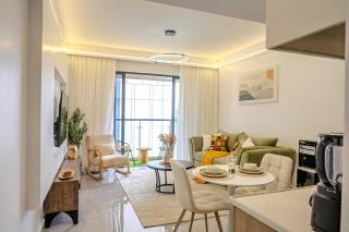 Cozy Haven Lavington - Heated Pool and Gym - 3